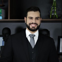 Dr. Lucas Roder de Paula